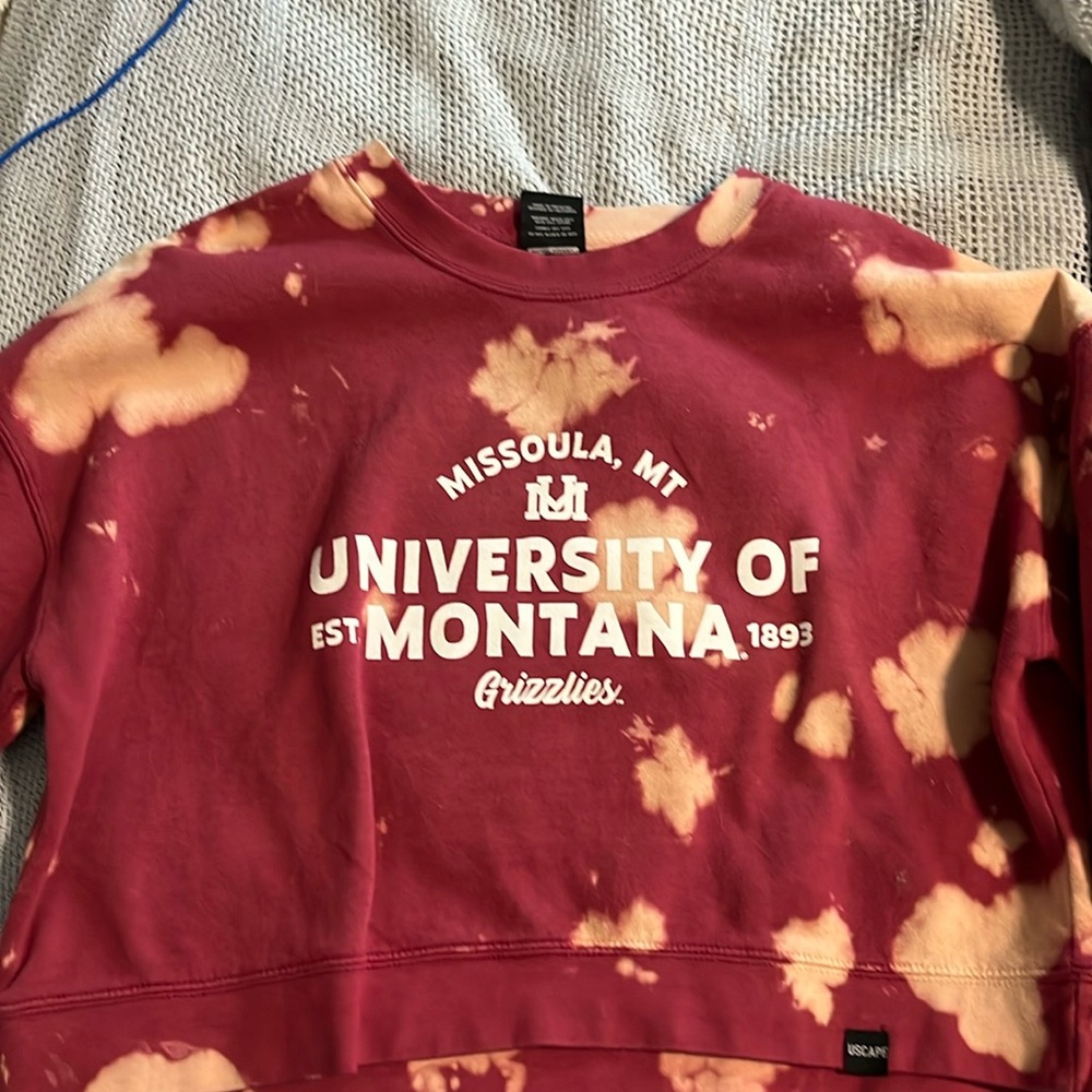 U of M (grizzlies) crewneck. never worn.